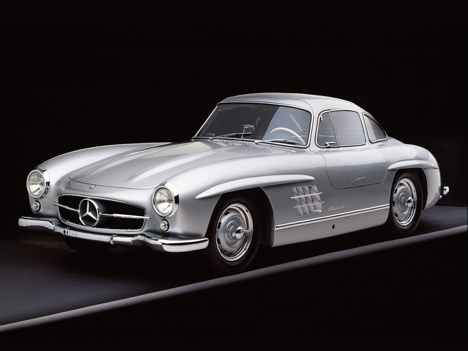 1295422838-mercedes-300sl-gullwing.jpg